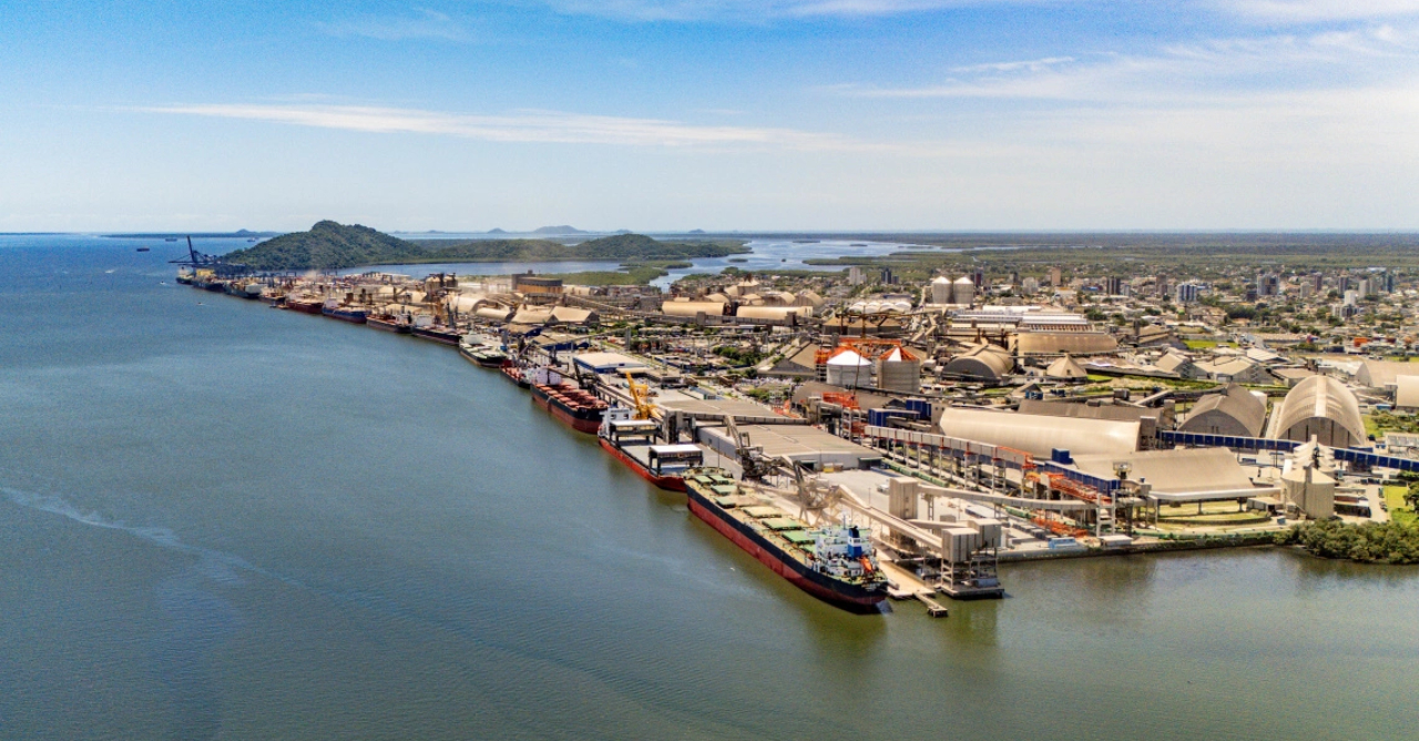 Portos do Paraná ampliam movimentação de celulose e lideram crescimento entre terminais do país em 2025