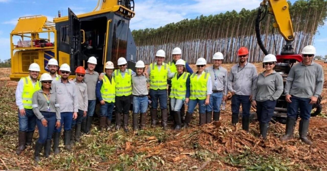 Suzano conclui primeira fase de teleoperação de harvester em ambiente operacional no Brasil